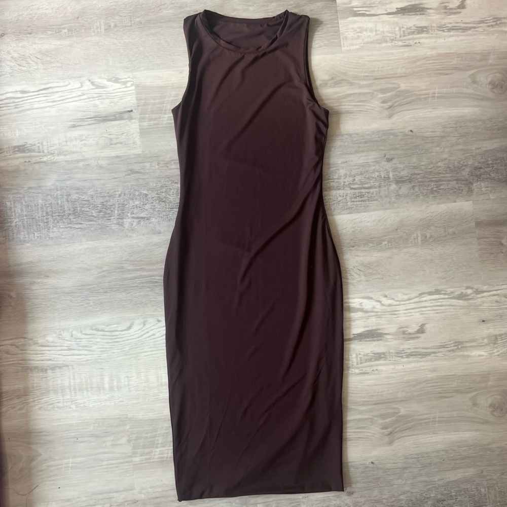 Vitality sleeveless midi dress - Picture 2 of 12
